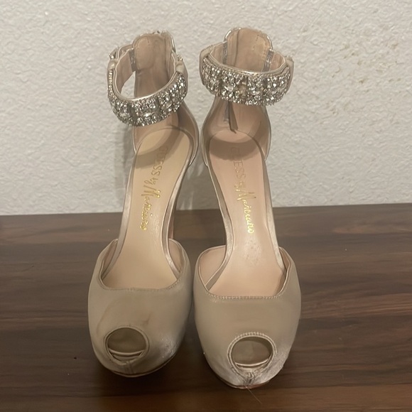 Guess By Marciano Satin Rhinestone Key Heels Size 5 - Picture 5 of 9